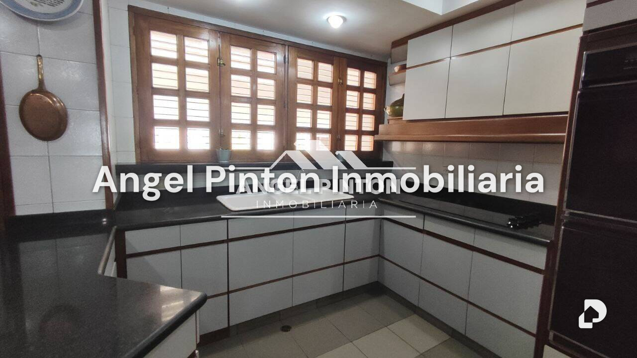 Casa en Avenida El Milagro, Maracaibo – 14