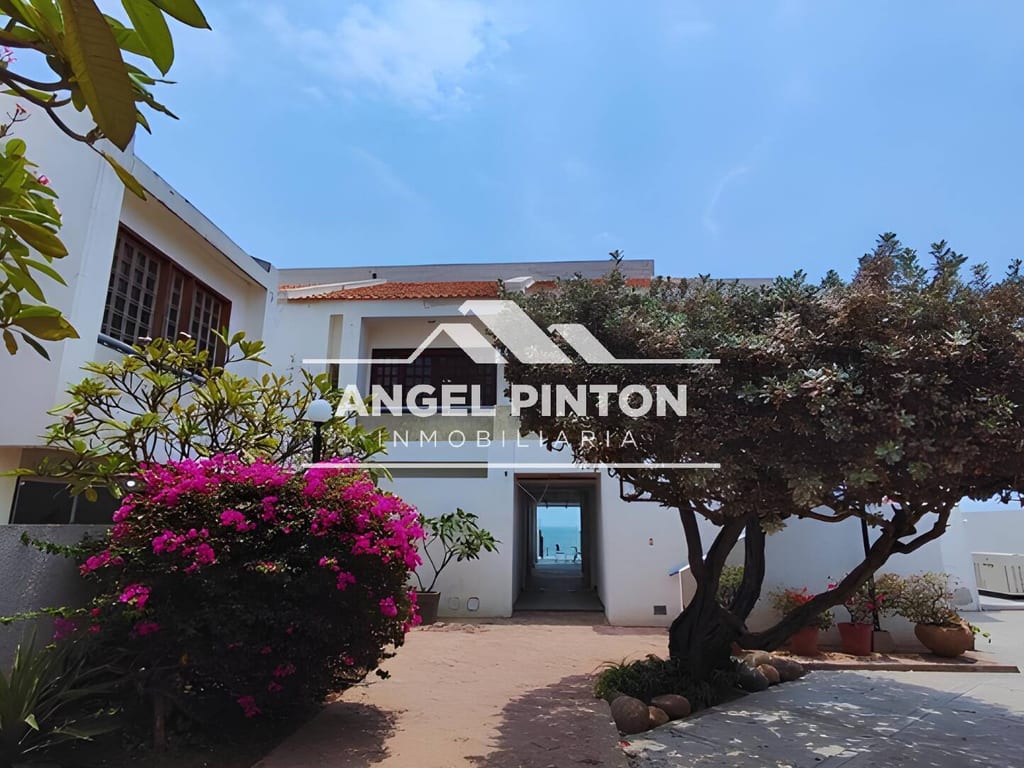 Casa en Avenida El Milagro, Maracaibo - 1