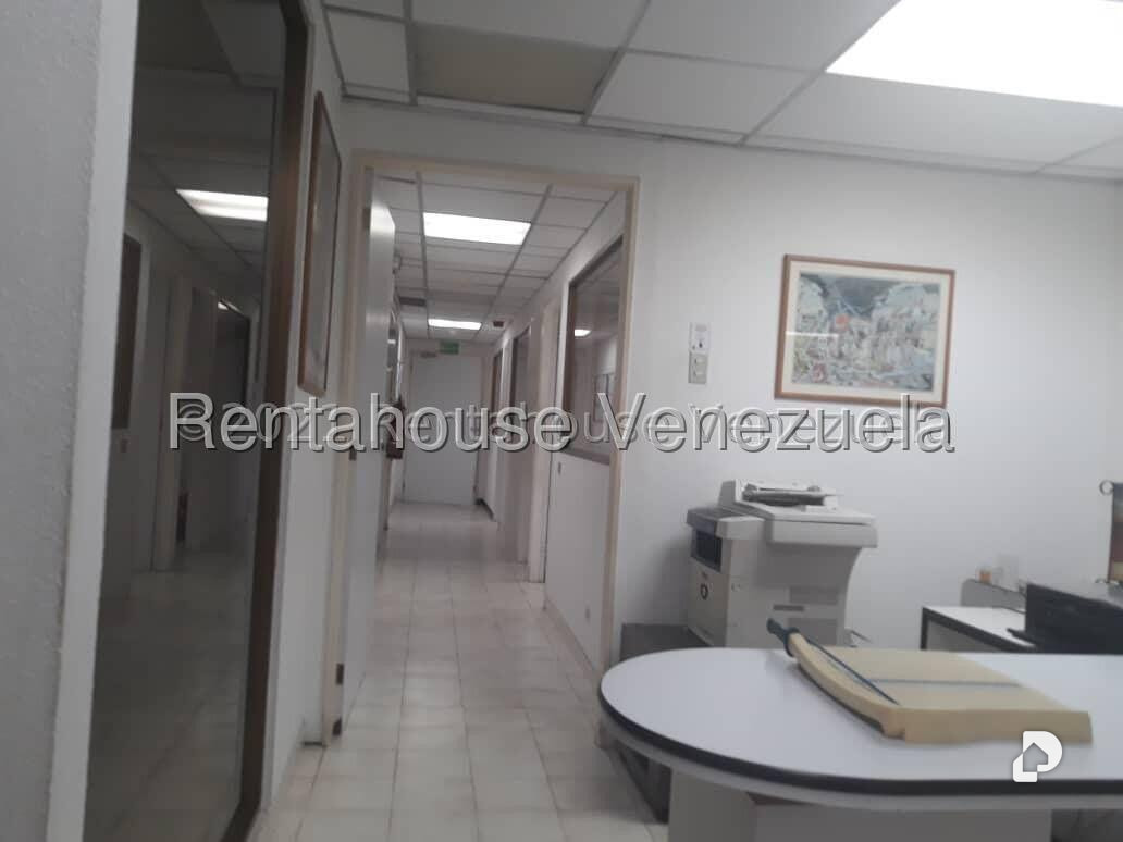 Edificio en La Urbina, Caracas – 12