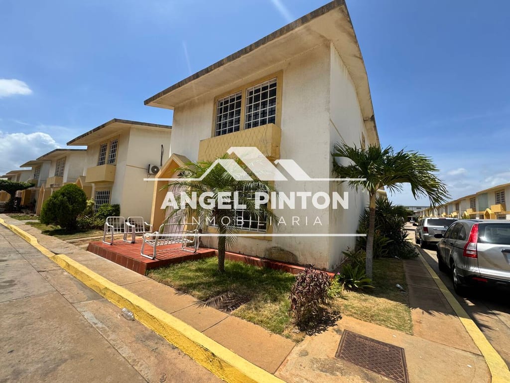 House in Avenida Goajira, Maracaibo - 1