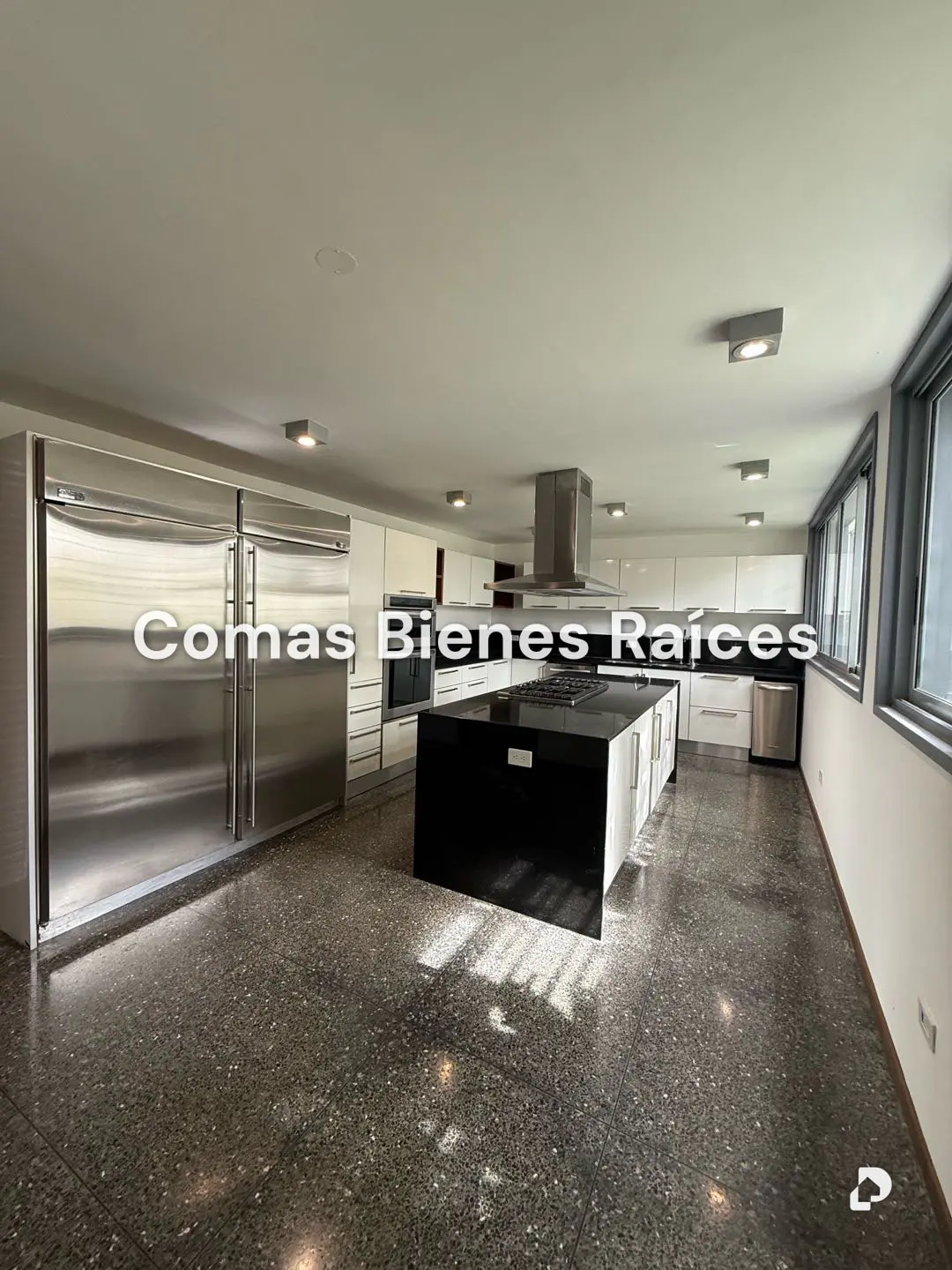 Casa en Altamira, Caracas – 11