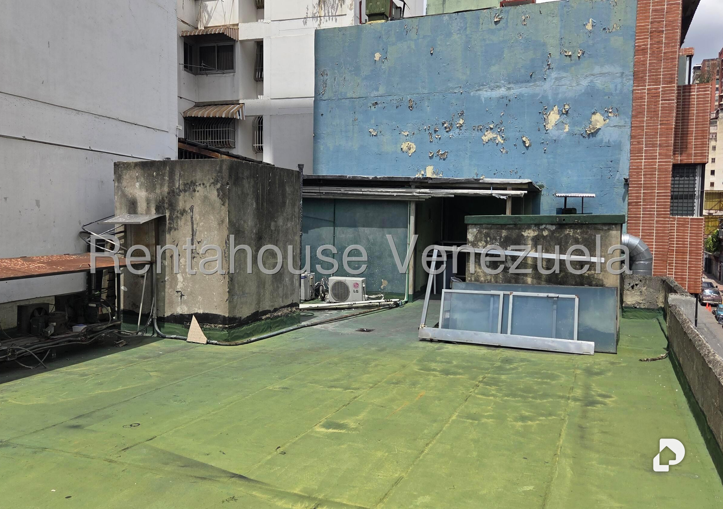 Local comercial en Parroquia La Candelaria, Caracas – 11