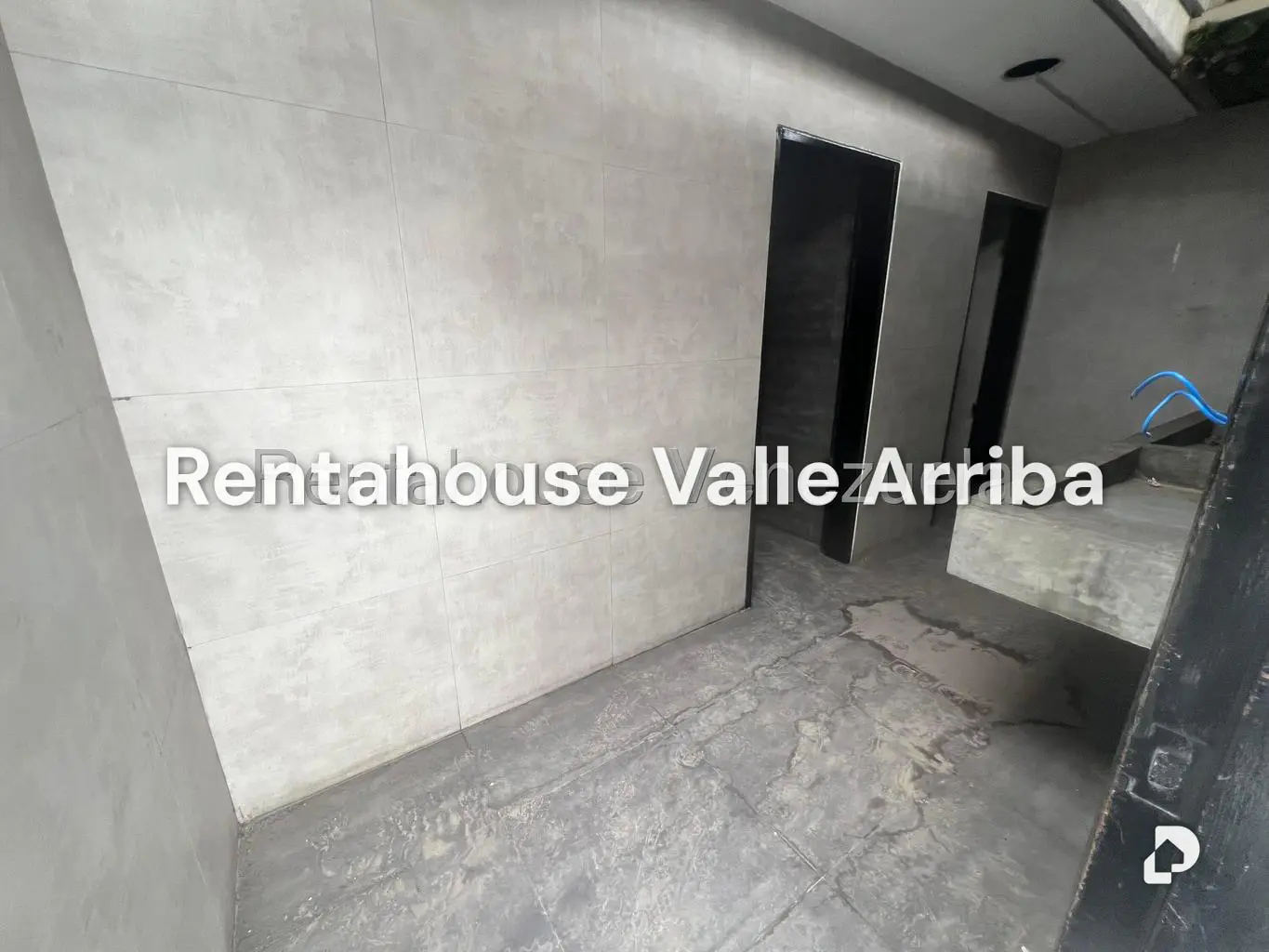 Local comercial en Cerro Verde, Caracas – 29