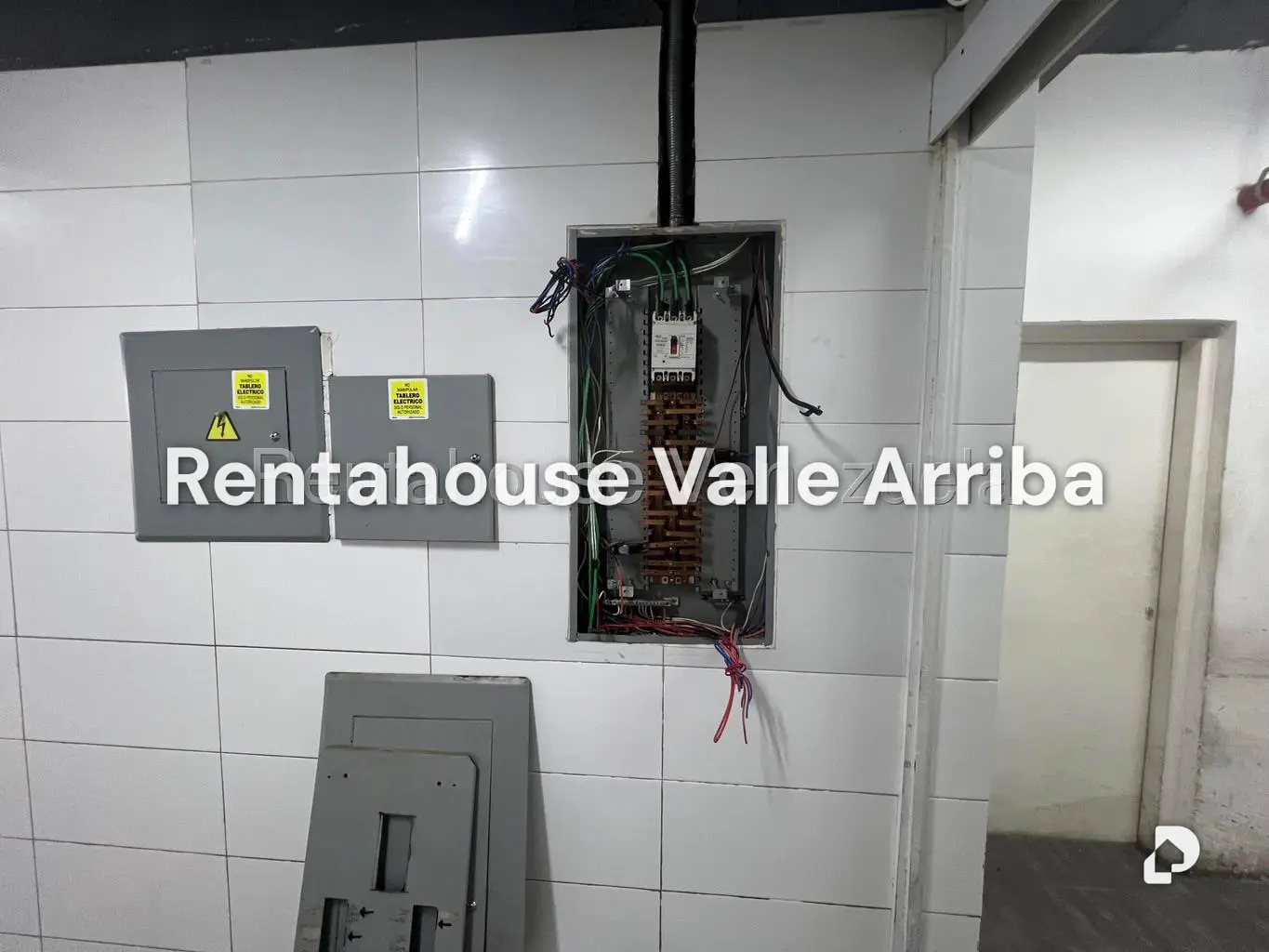 Local comercial en Cerro Verde, Caracas – 16