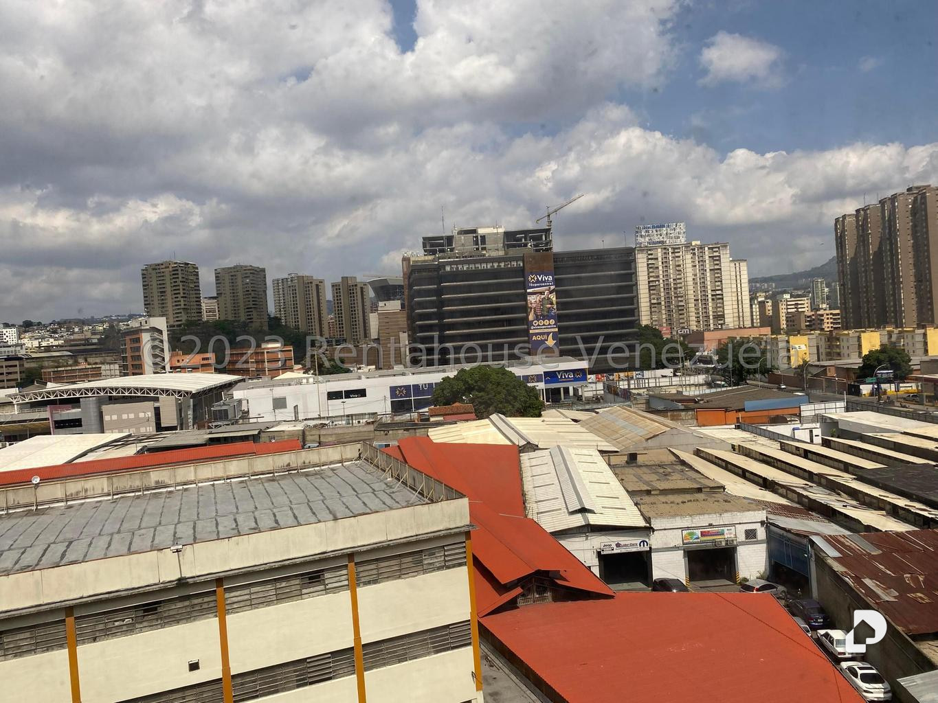 Edificio en Los Dos Caminos, Caracas – 13