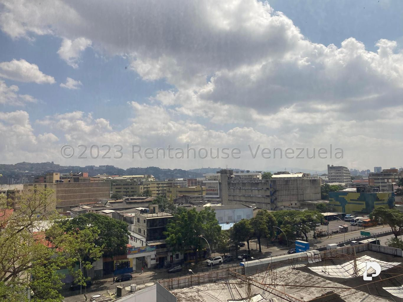 Edificio en Los Dos Caminos, Caracas – 18