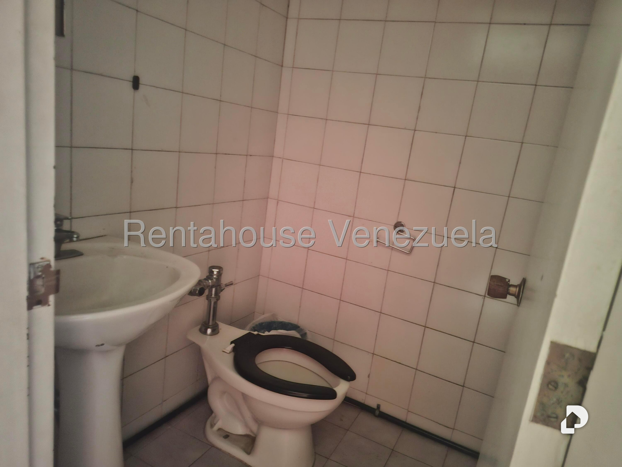 Local comercial en Santa Fe Norte, Caracas – 12