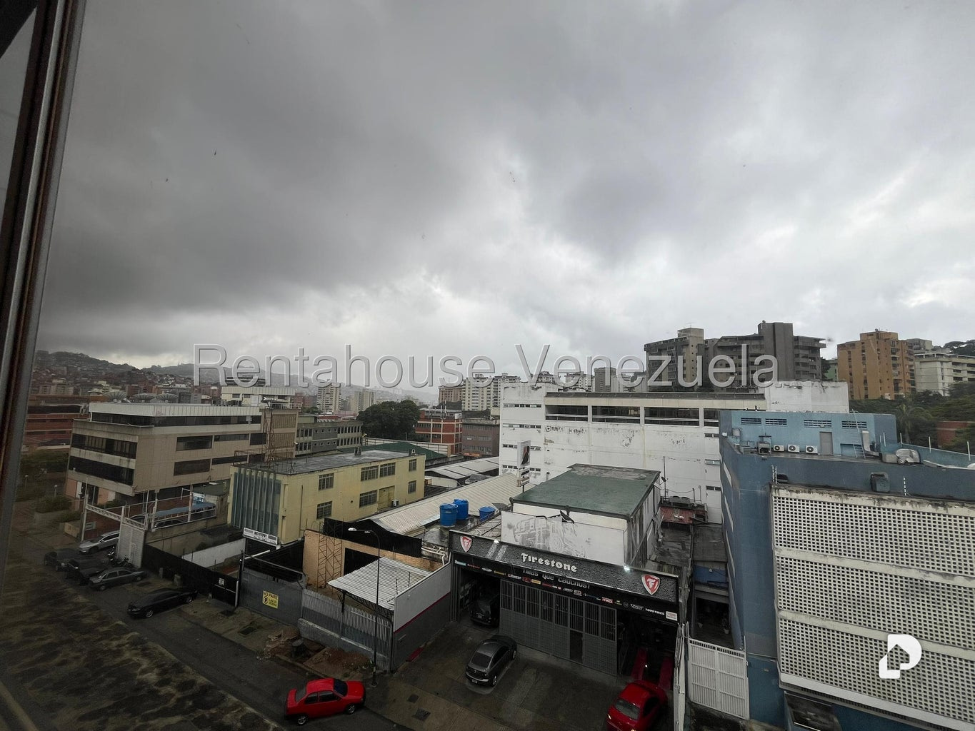 Local comercial en La Urbina, Caracas – 11