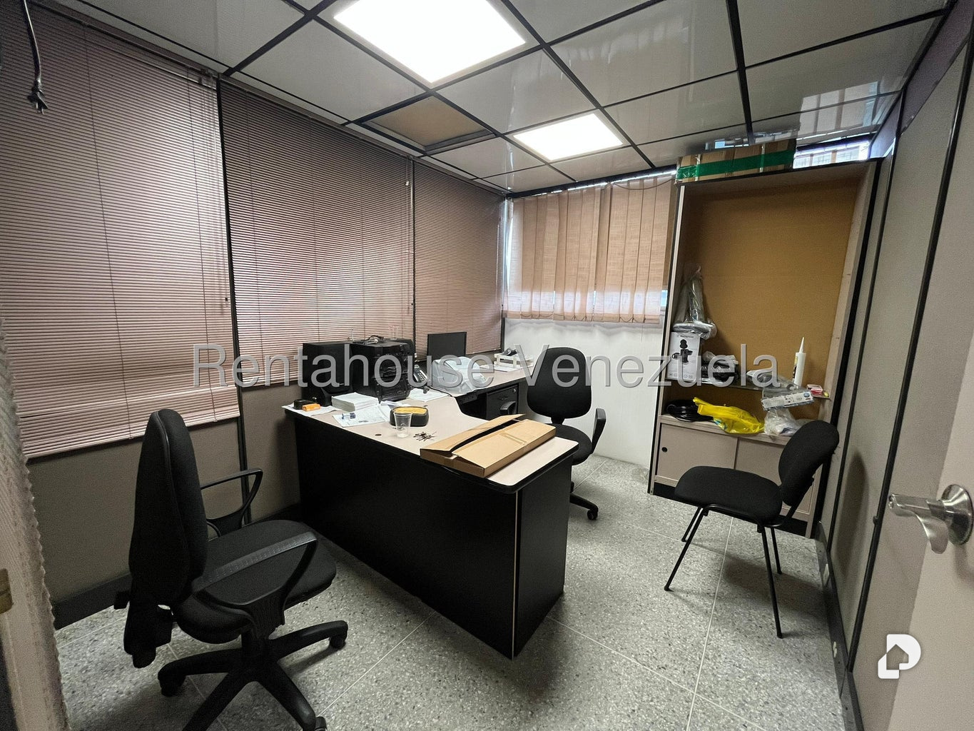 Local comercial en La Urbina, Caracas – 13