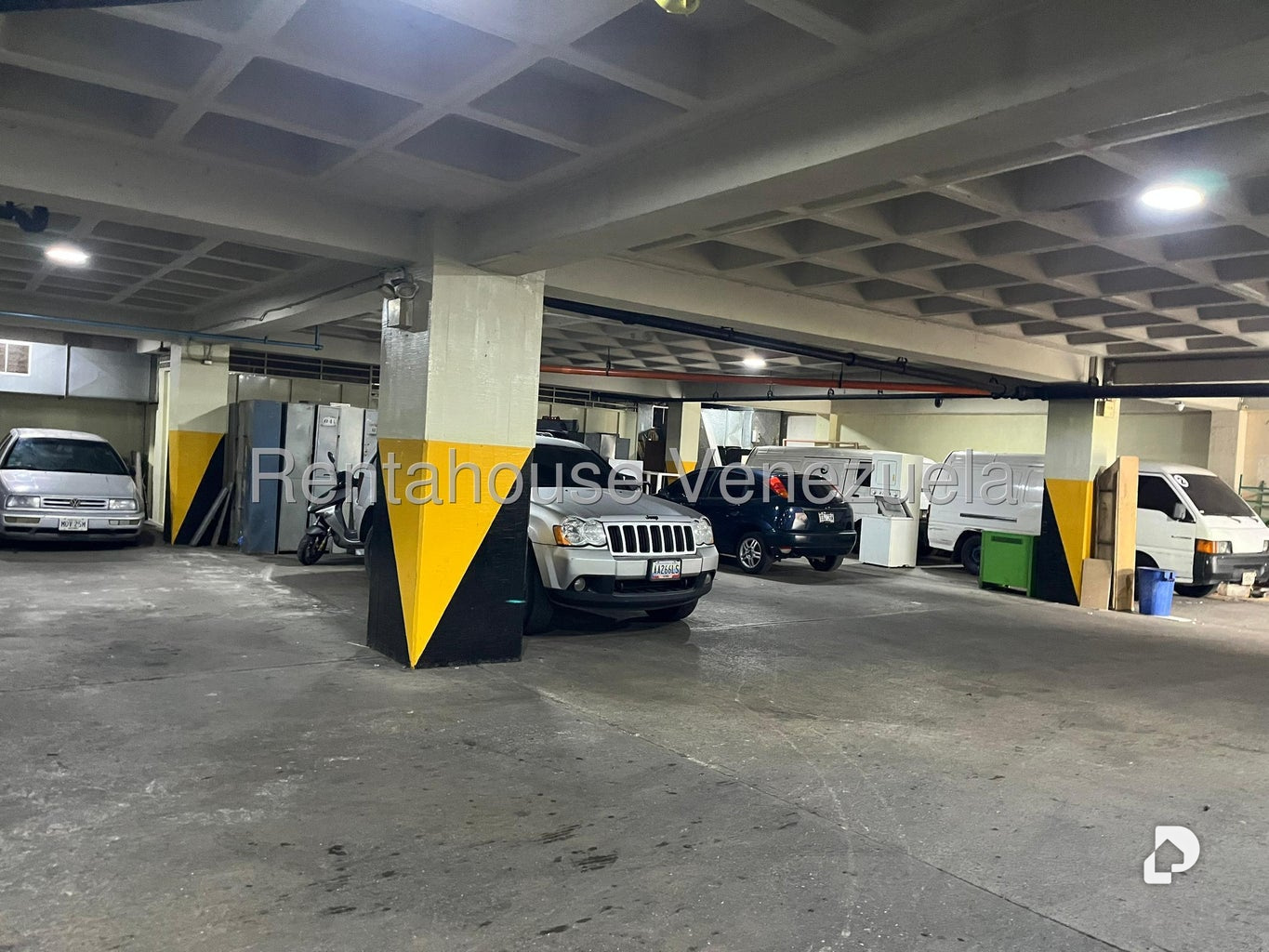 Local comercial en La Urbina, Caracas – 19