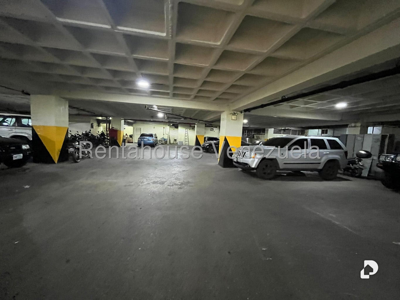 Local comercial en La Urbina, Caracas – 20