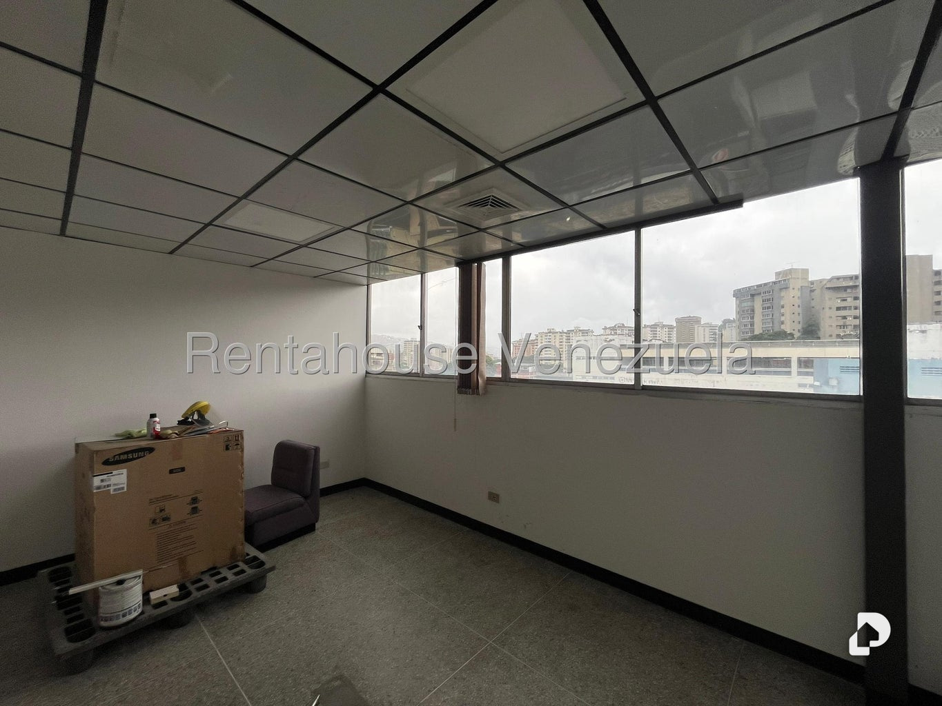 Local comercial en La Urbina, Caracas – 10