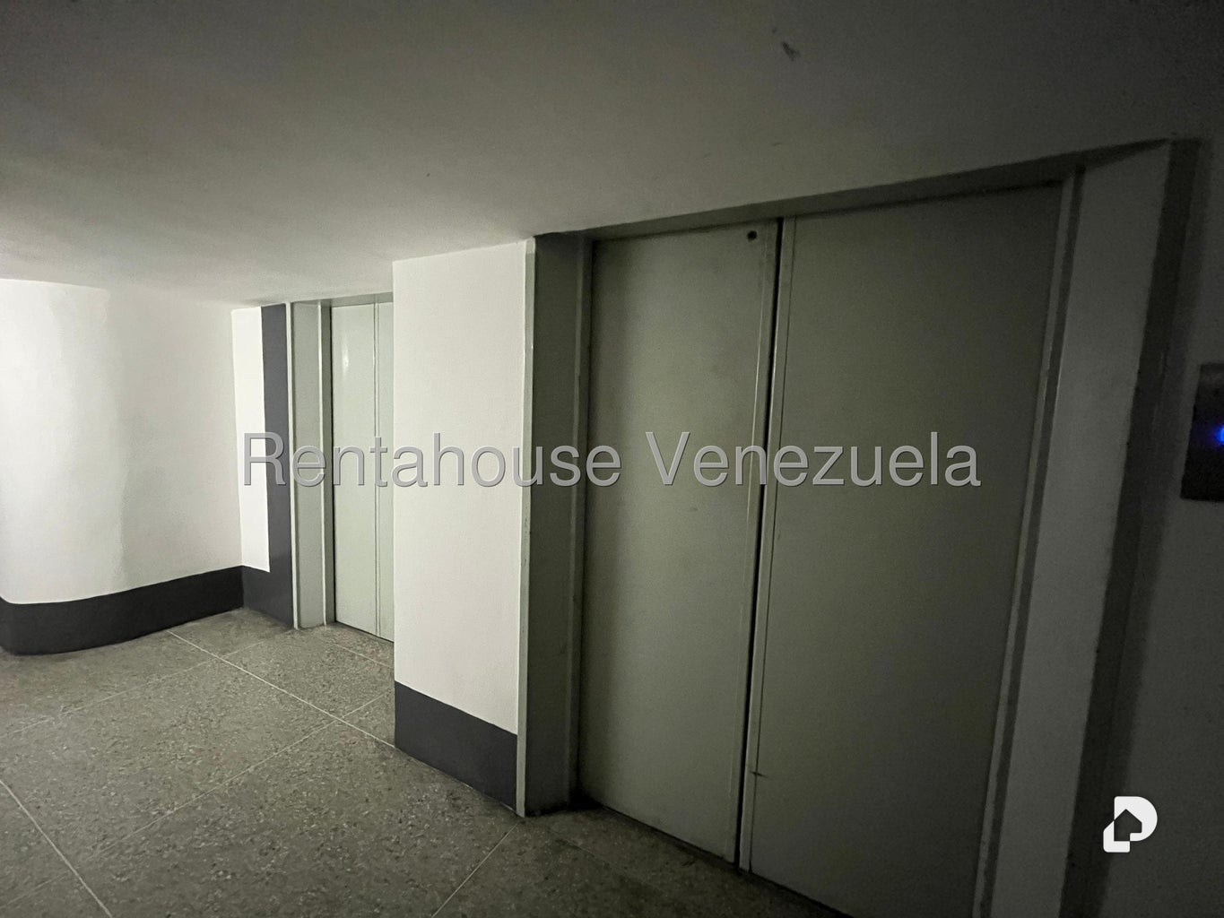 Local comercial en La Urbina, Caracas – 3