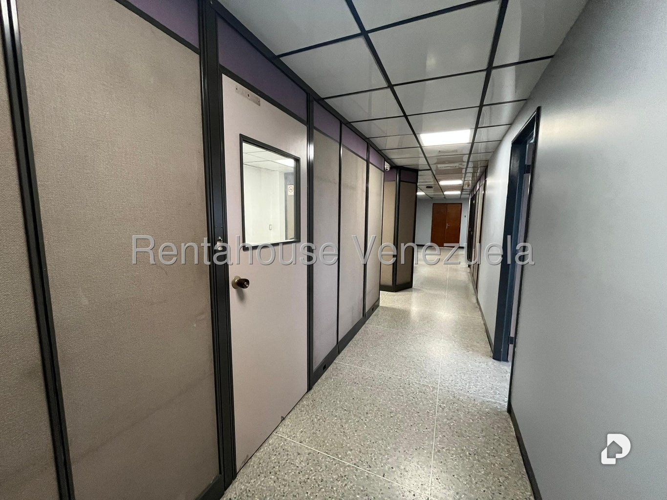 Local comercial en La Urbina, Caracas – 8