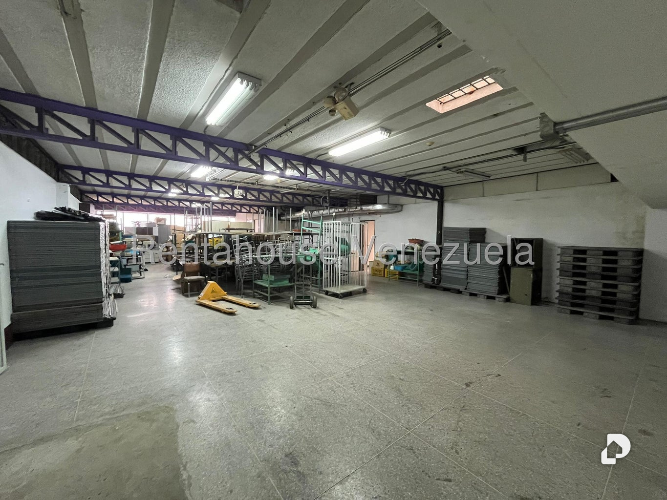Local comercial en La Urbina, Caracas – 16