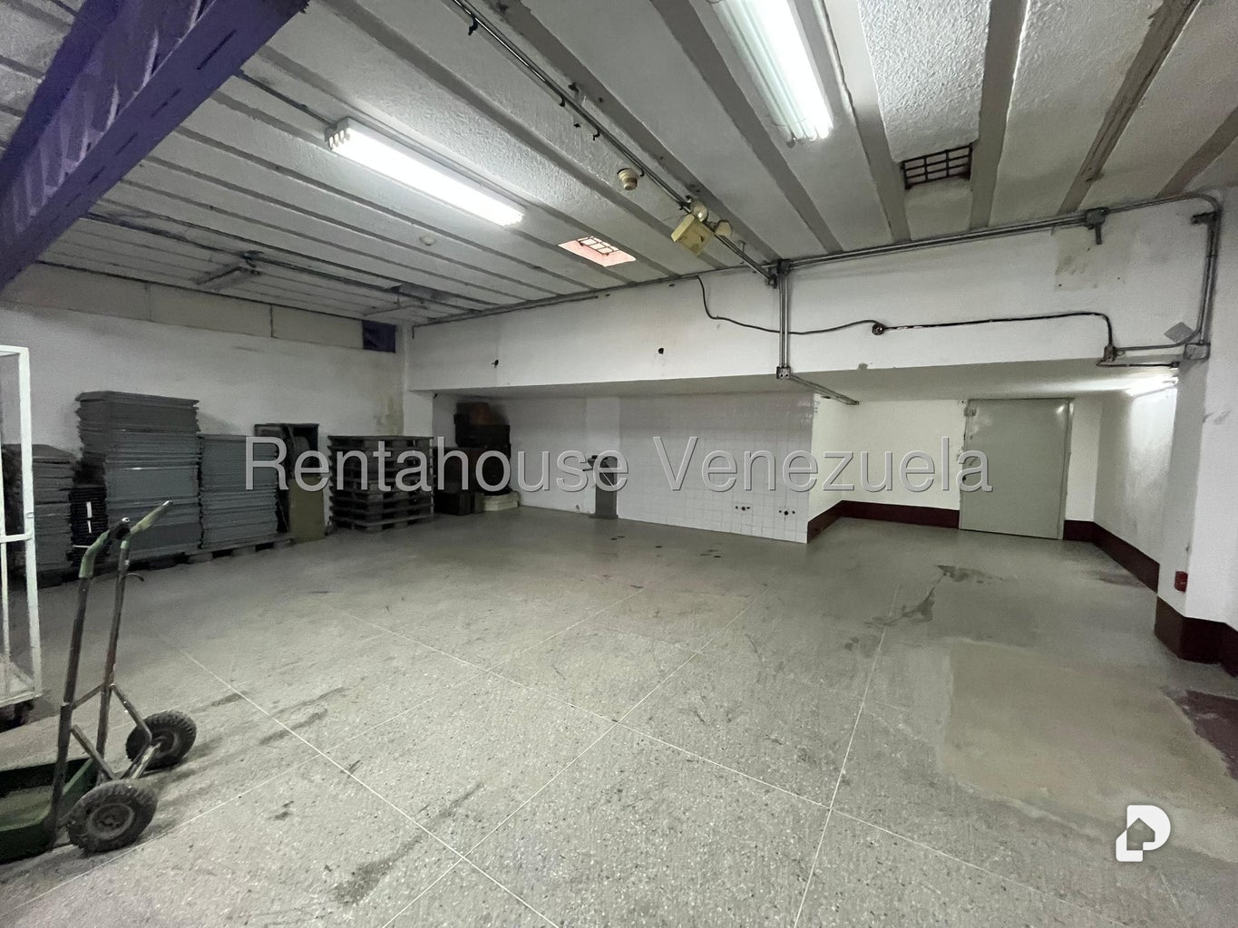 Local comercial en La Urbina, Caracas – 17