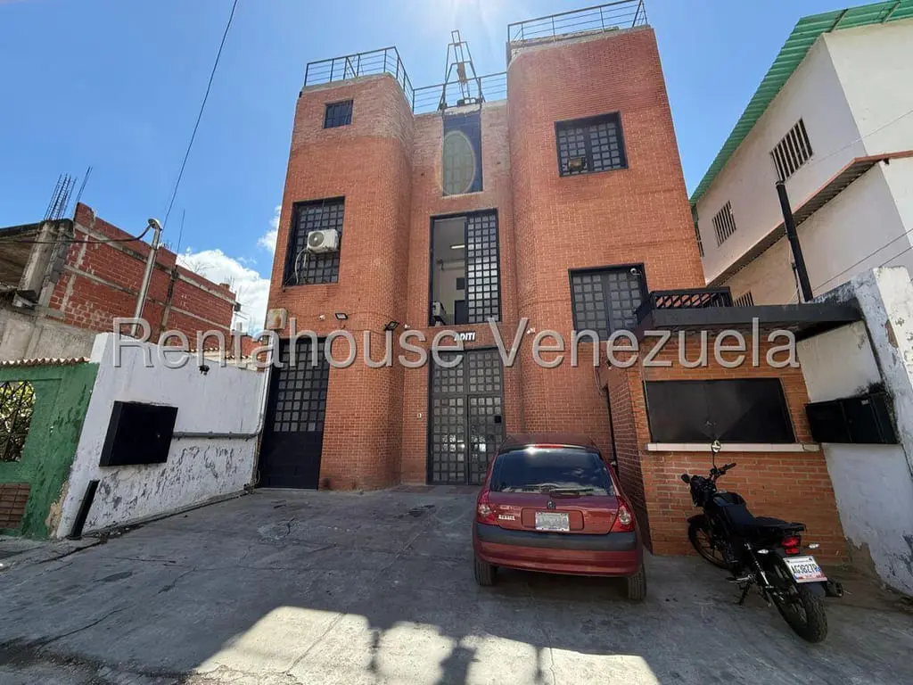 Warehouse in Boleíta Sur, Caracas - 1