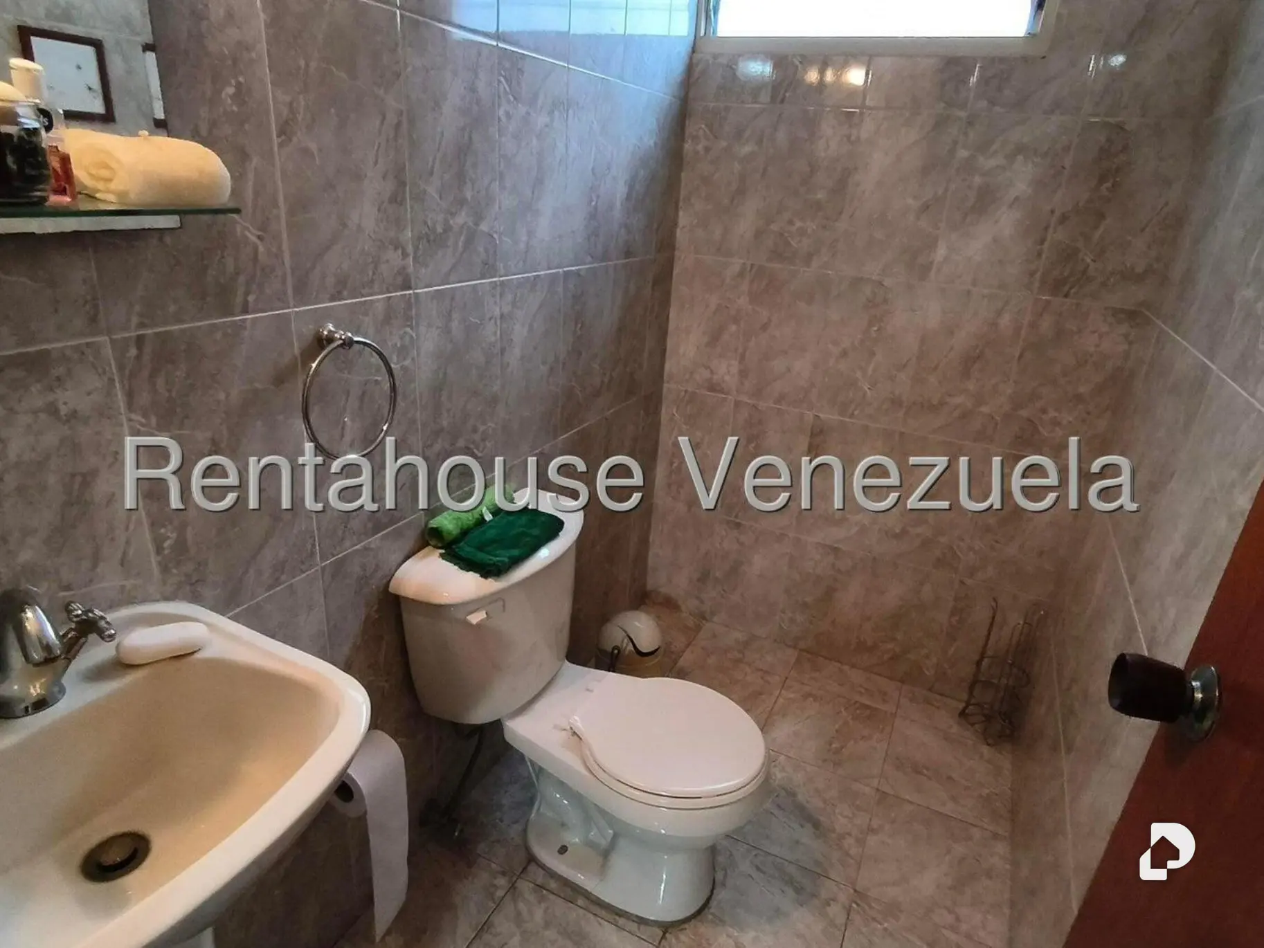 Casa en Lomas De La Trinidad, Caracas – 4