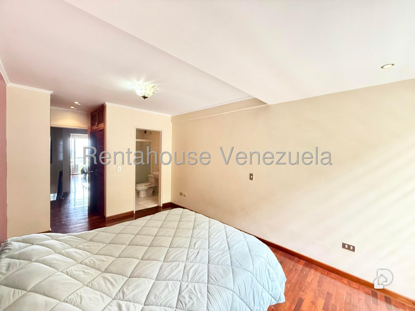 Apartamento en Lomas de La Lagunita, Caracas – 18