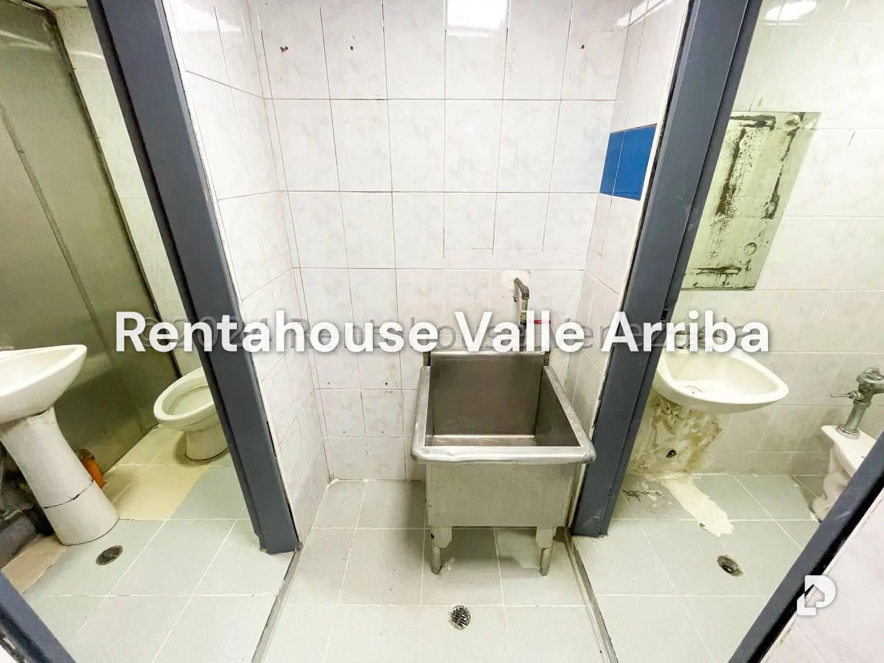 Local comercial en Los Palos Grandes, Caracas – 29