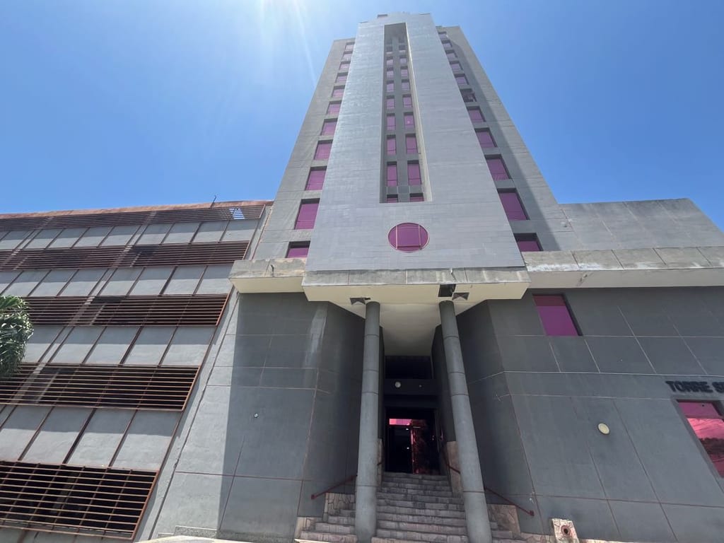 Oficina en Av. Bolívar Norte, Valencia - 1