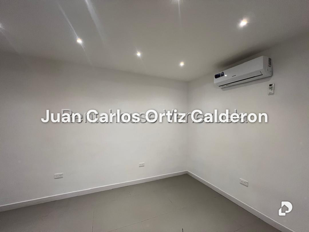 Casa en Los Palos Grandes, Caracas – 25