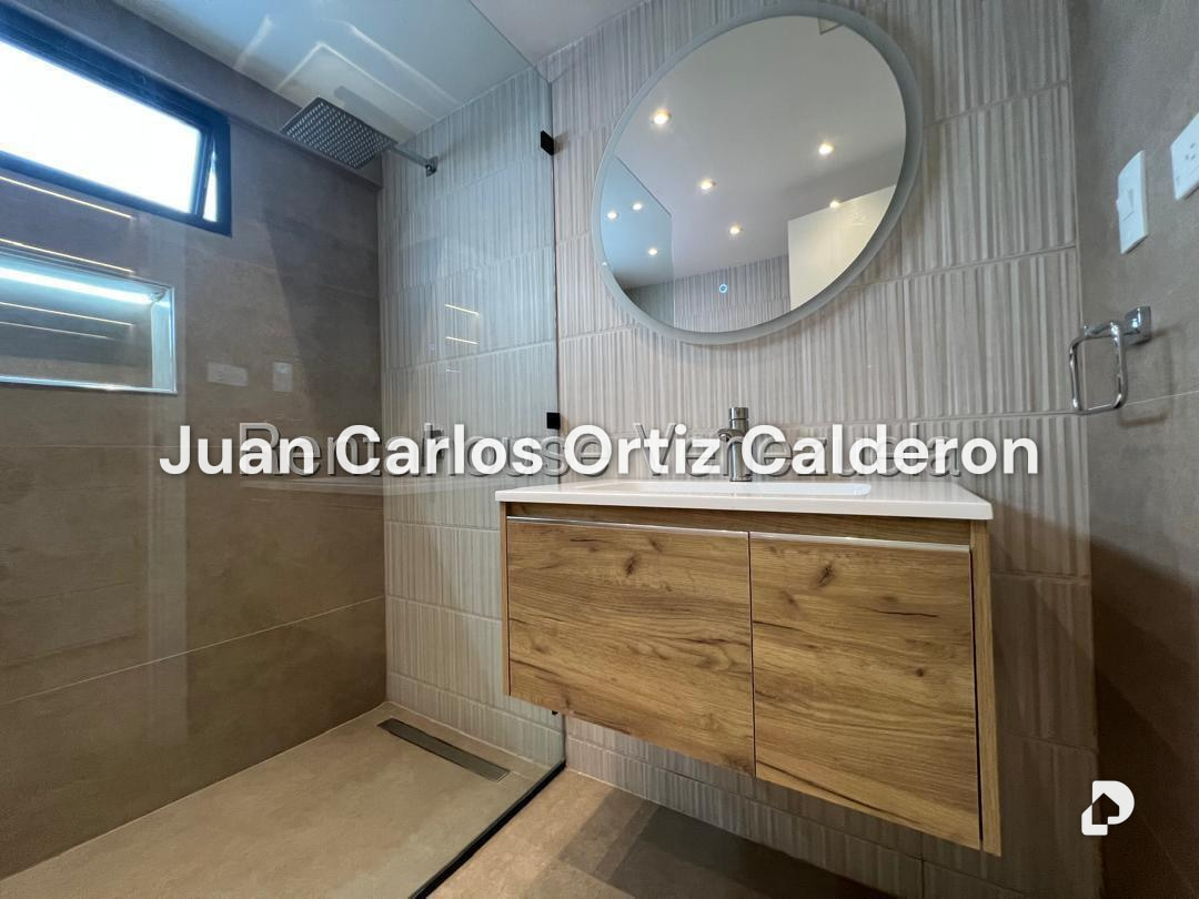 Casa en Los Palos Grandes, Caracas – 19