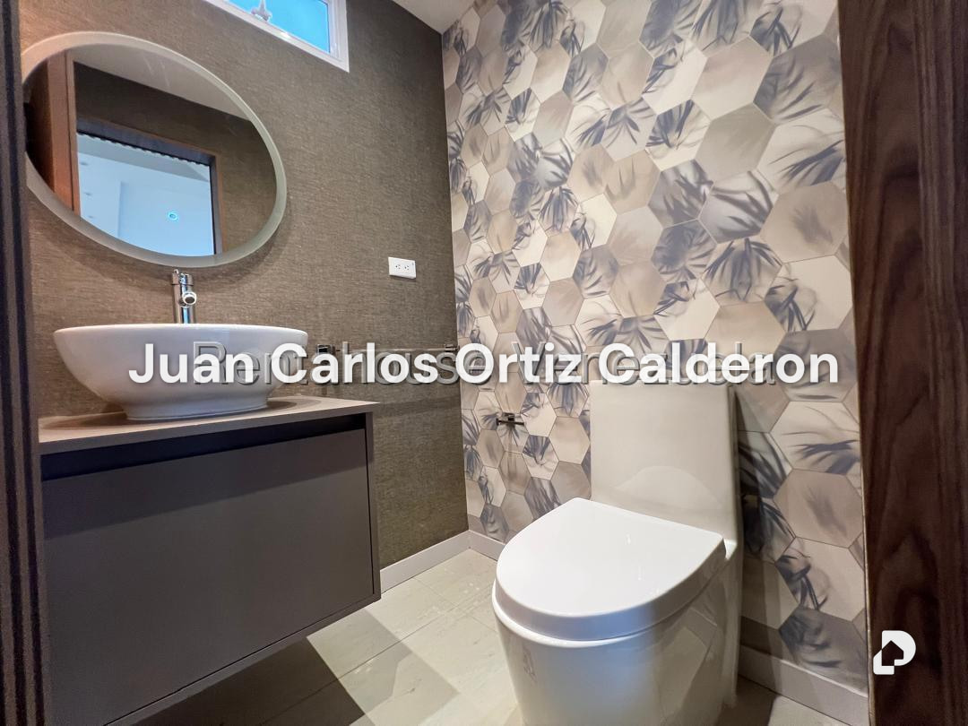 Casa en Los Palos Grandes, Caracas – 21
