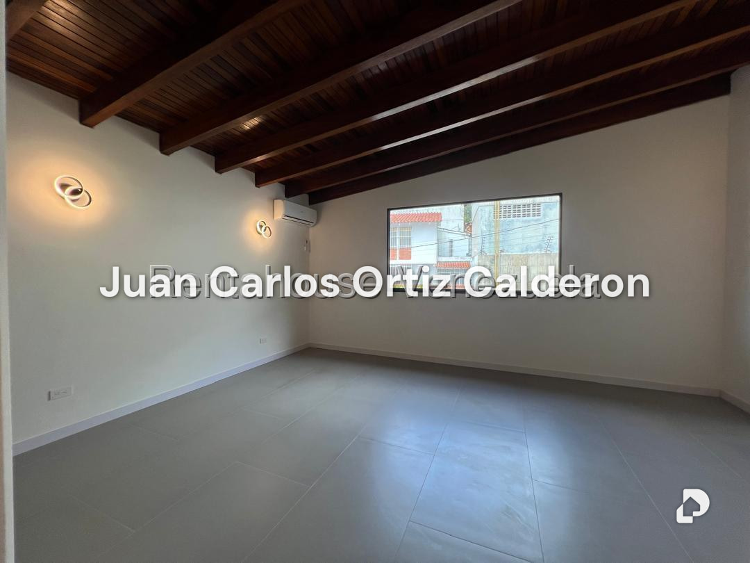 Casa en Los Palos Grandes, Caracas – 17