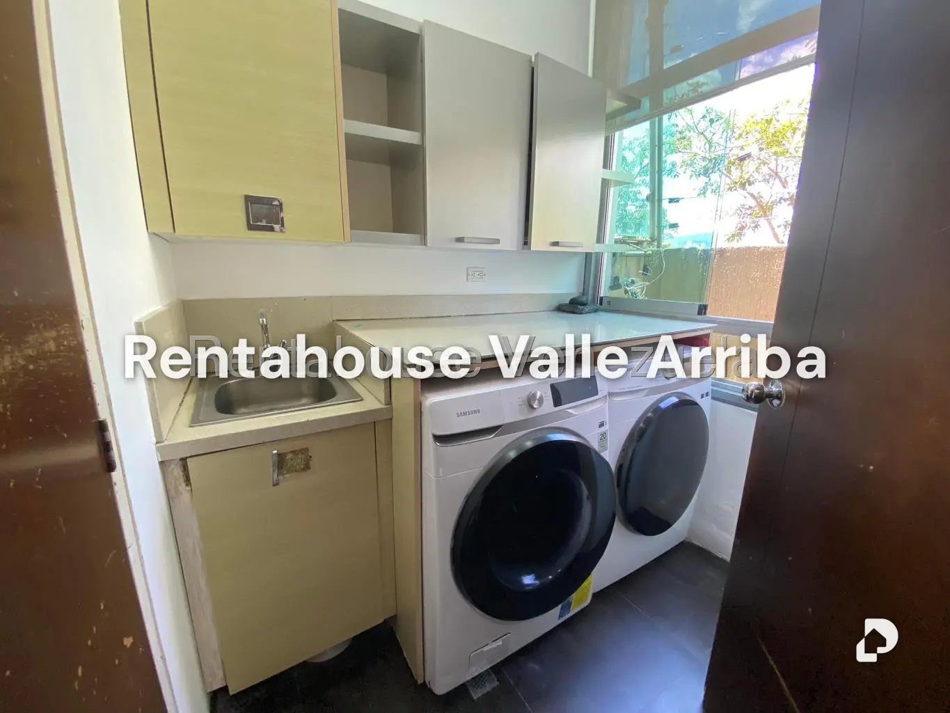 Apartamento en Las Mesetas de Santa Rosa de Lima, Caracas – 29