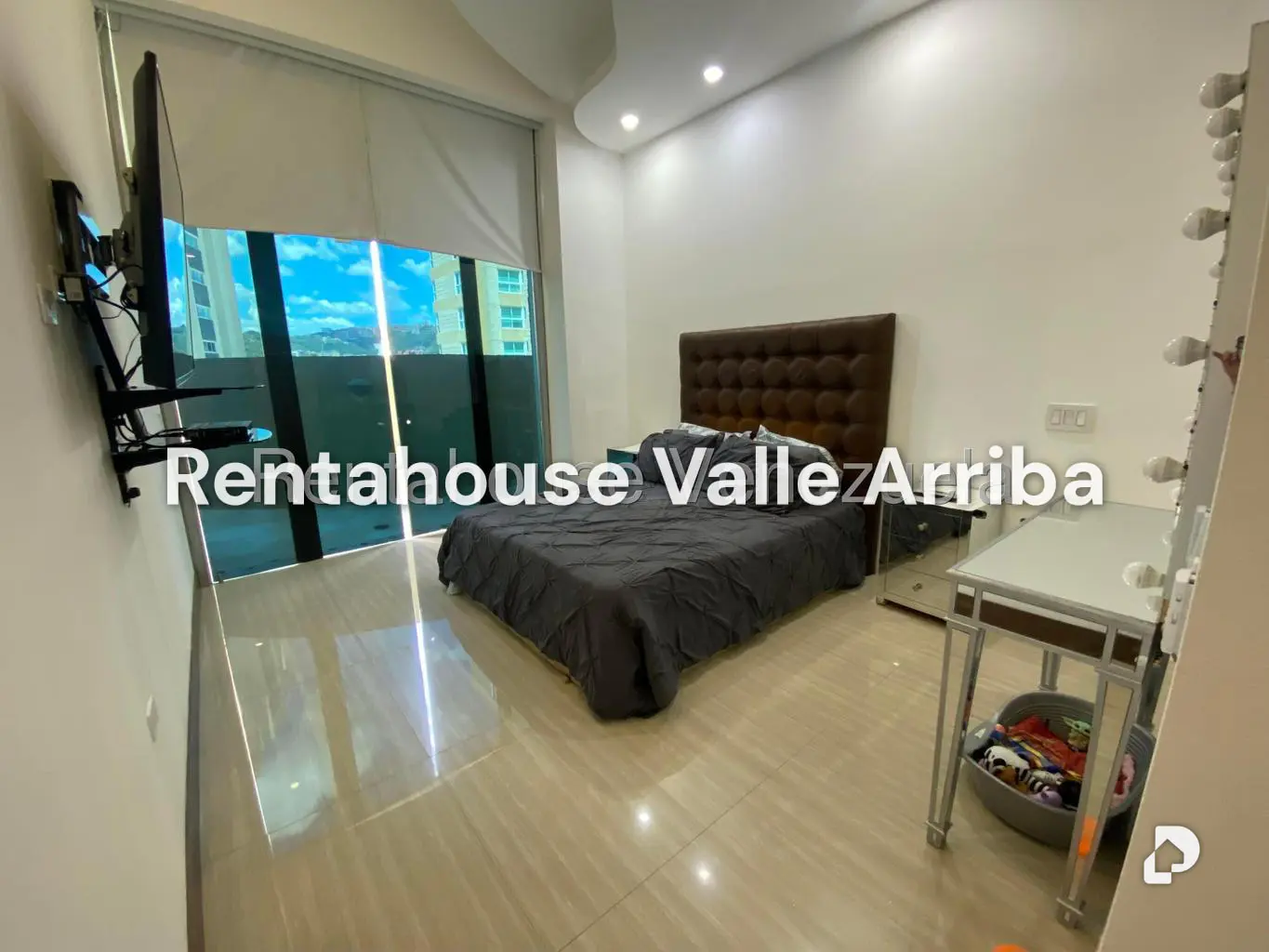 Apartamento en Las Mesetas de Santa Rosa de Lima, Caracas – 30