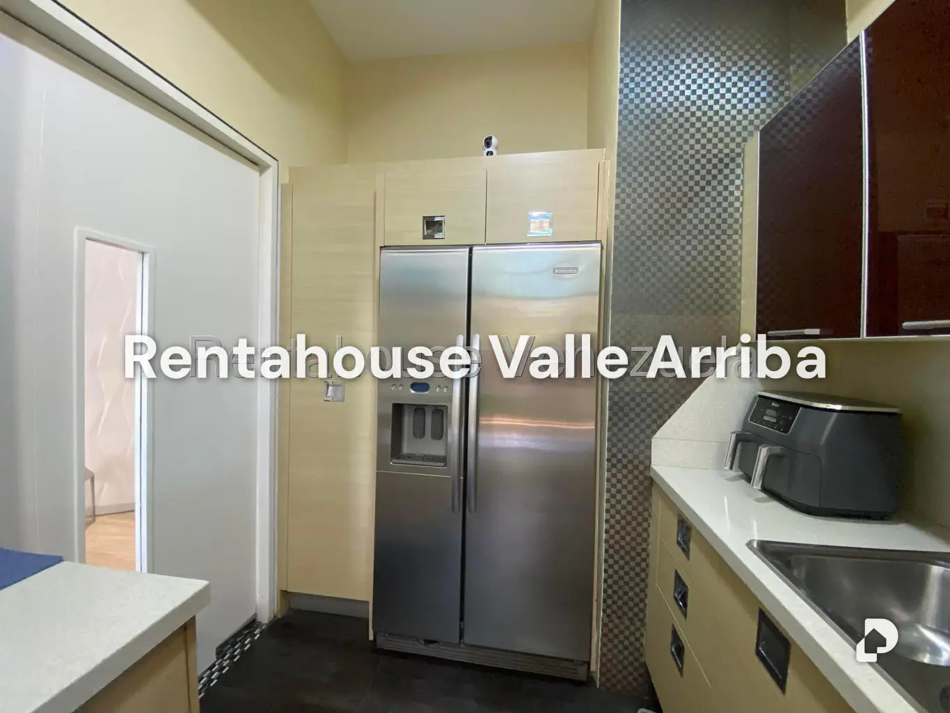 Apartamento en Las Mesetas de Santa Rosa de Lima, Caracas – 28