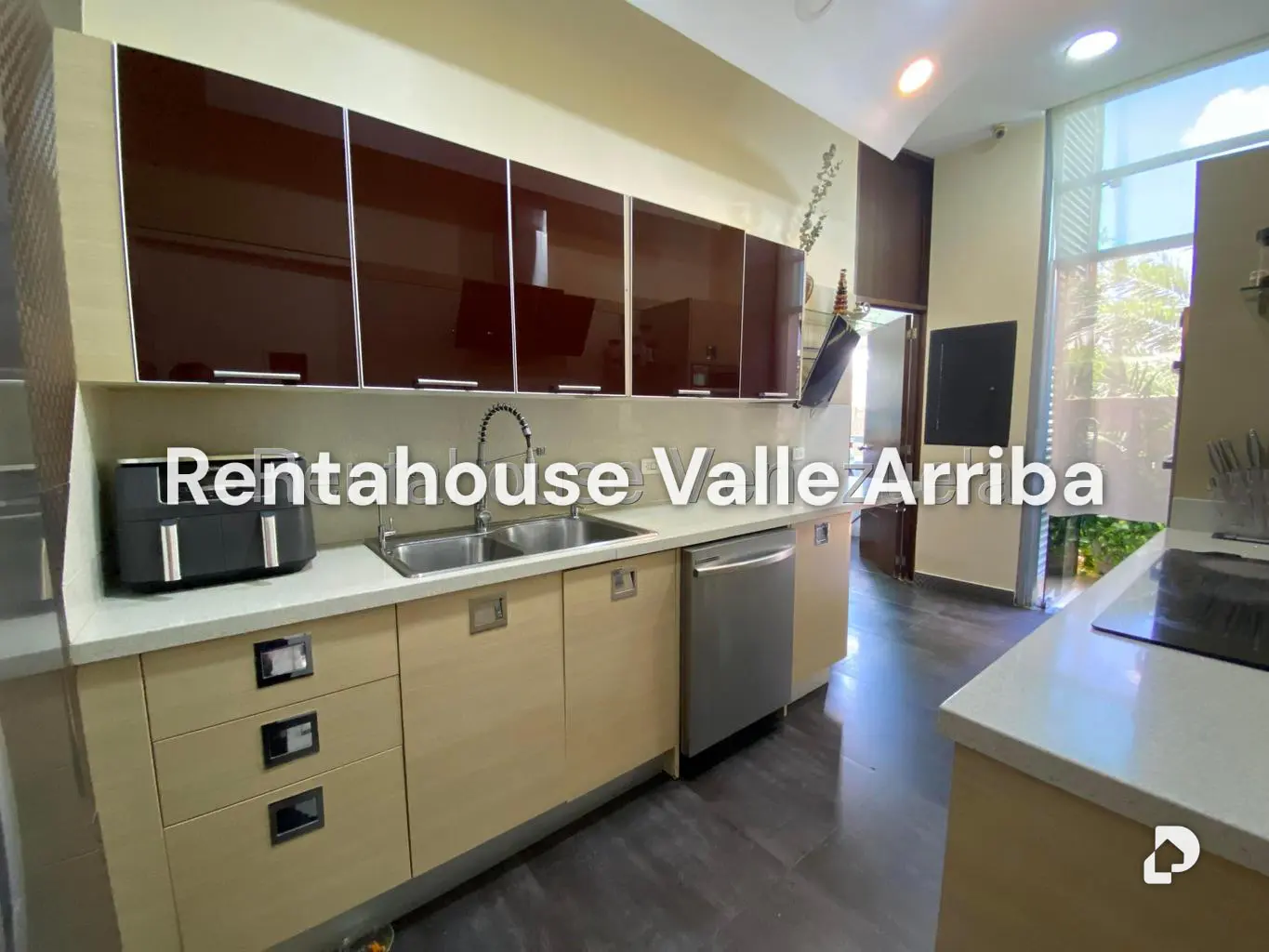 Apartamento en Las Mesetas de Santa Rosa de Lima, Caracas – 27