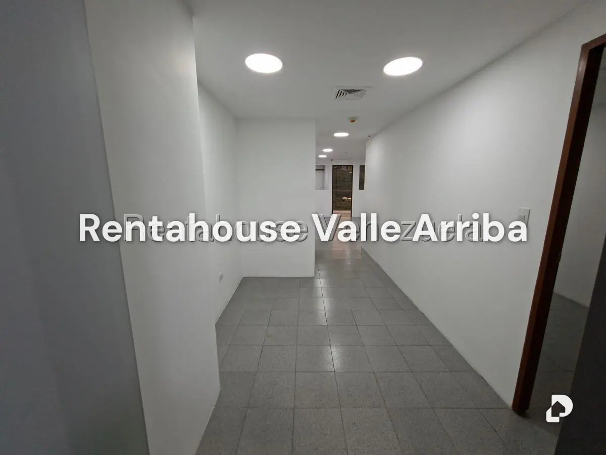Office in Macaracuay, Caracas – 9