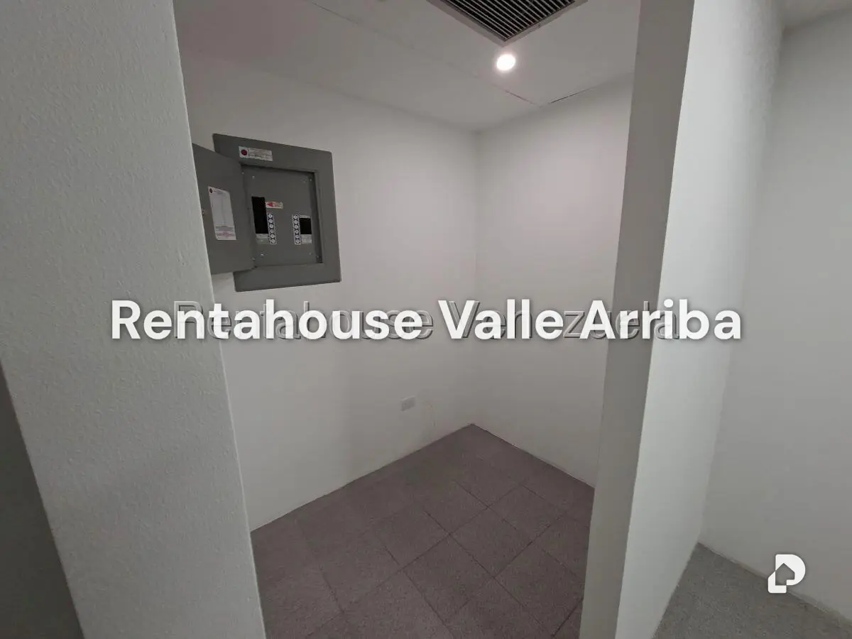 Office in Macaracuay, Caracas – 25