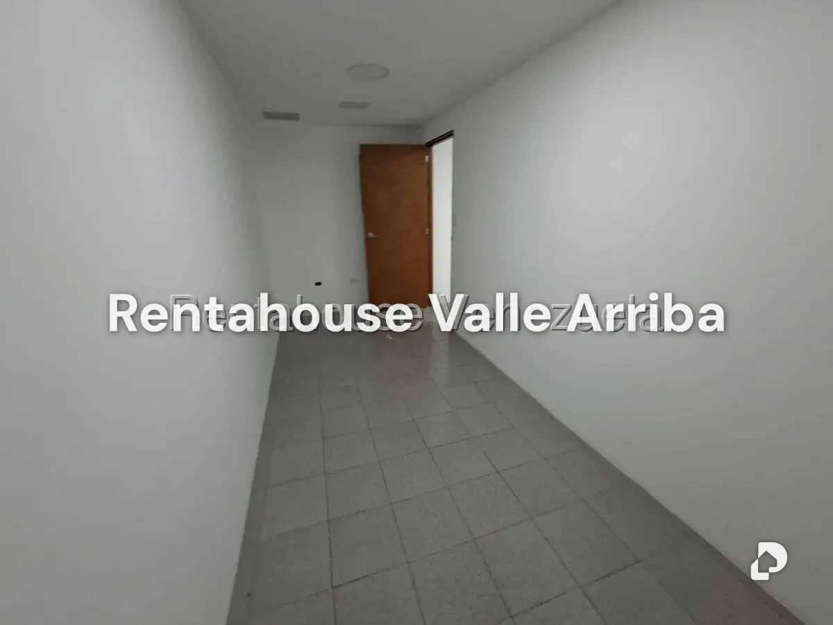 Office in Macaracuay, Caracas – 14