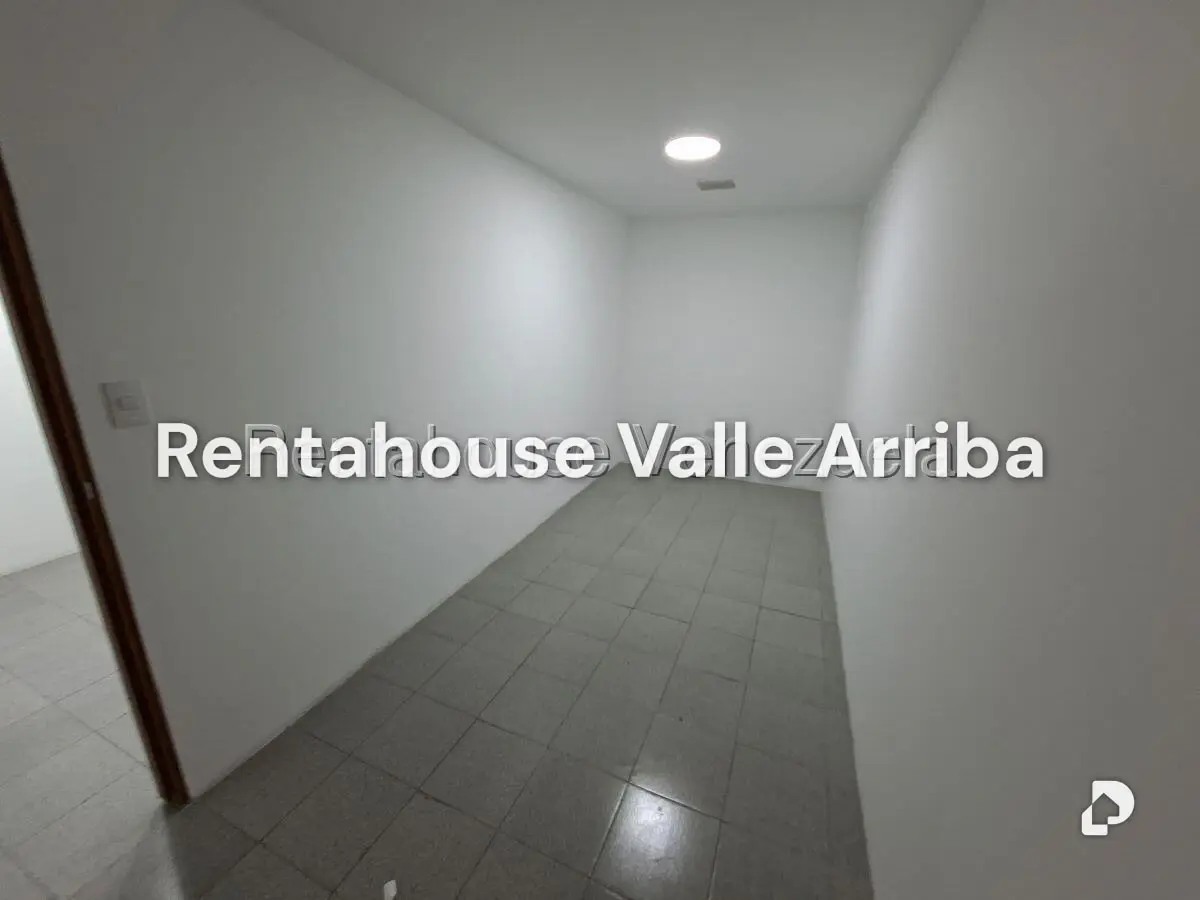 Office in Macaracuay, Caracas – 13
