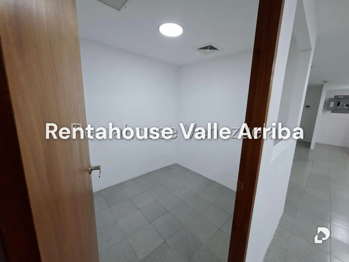 Office in Macaracuay, Caracas – 18