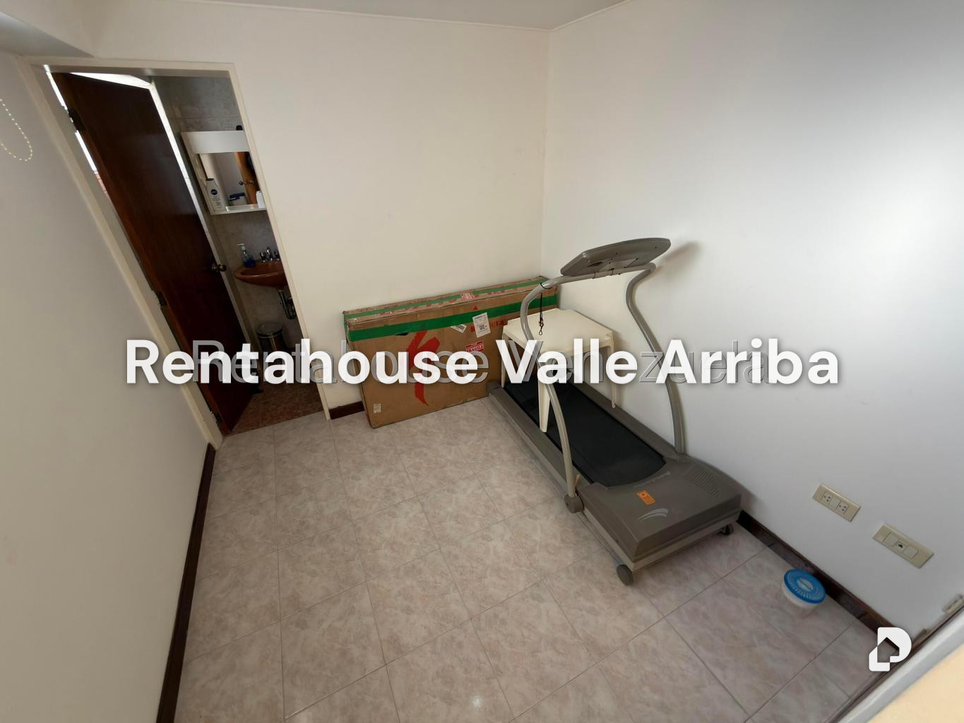 Casa en Alto Prado, Caracas – 23
