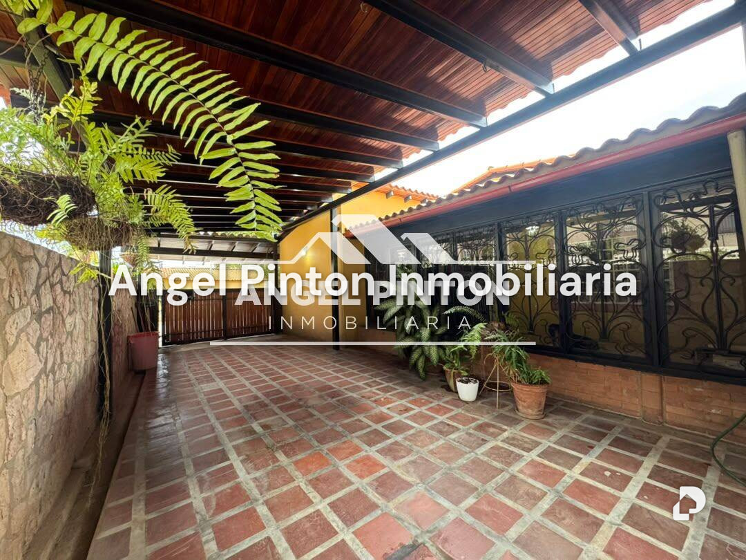 Casa en Avenida Fuerzas Armadas, Maracaibo – 16
