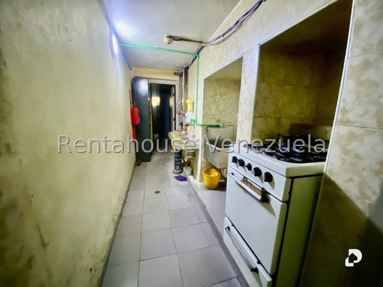 Edificio en La Florida, Caracas – 4