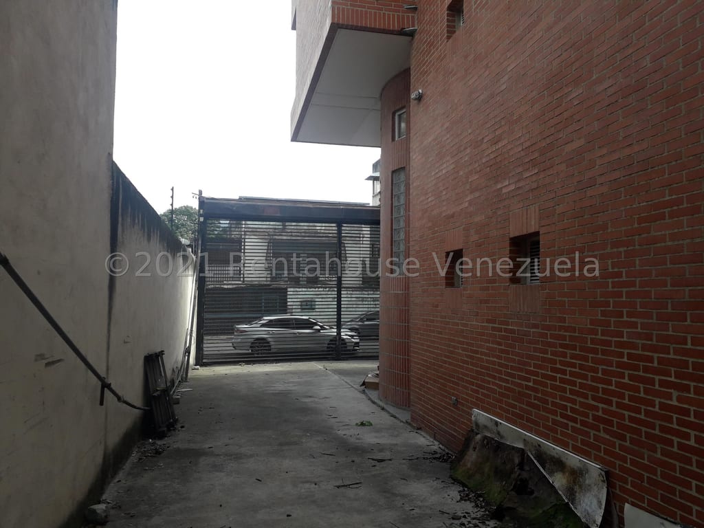 Local comercial en Los Chaguaramos, Caracas - 1