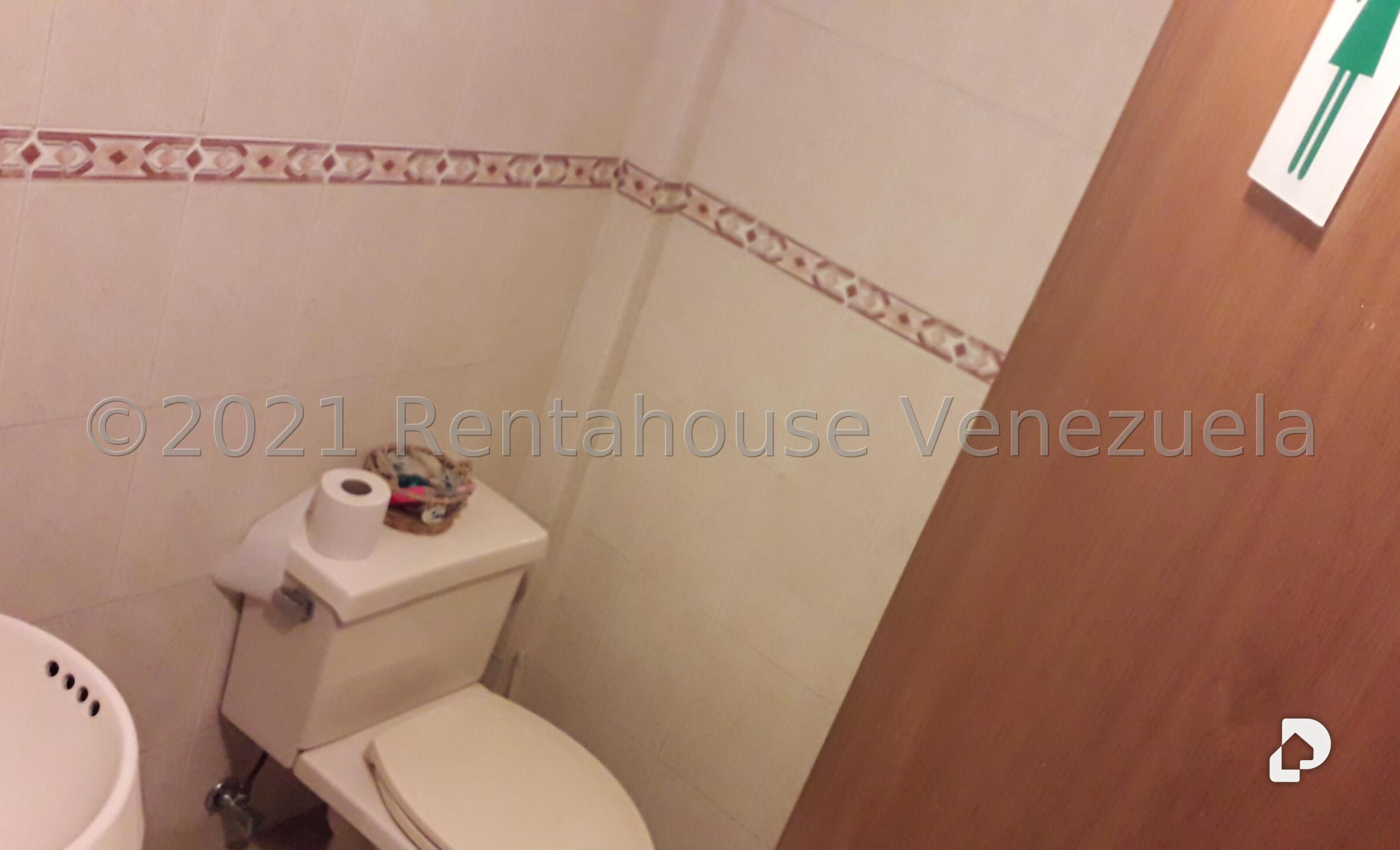 Local comercial en Los Chaguaramos, Caracas – 21