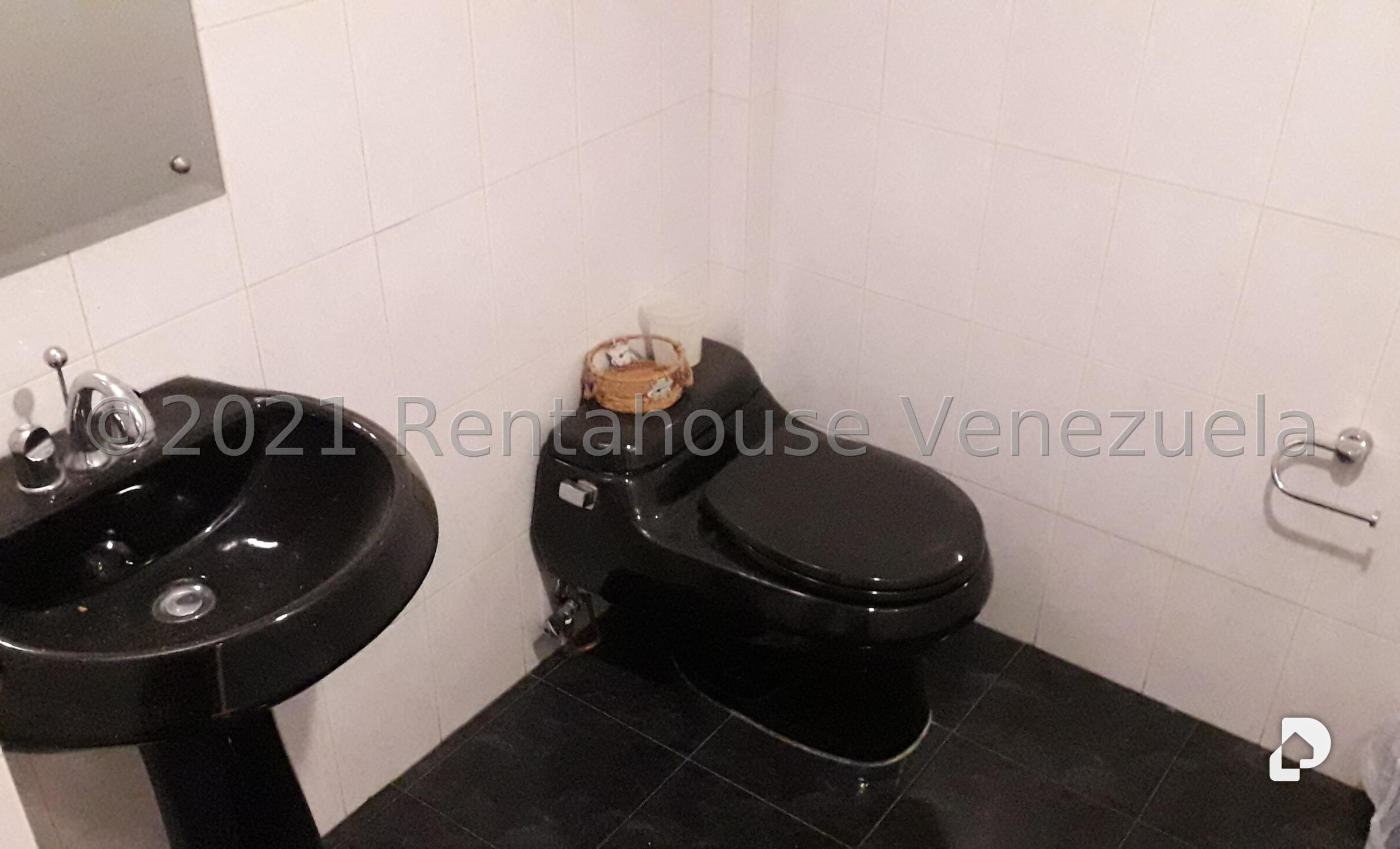 Local comercial en Los Chaguaramos, Caracas – 18