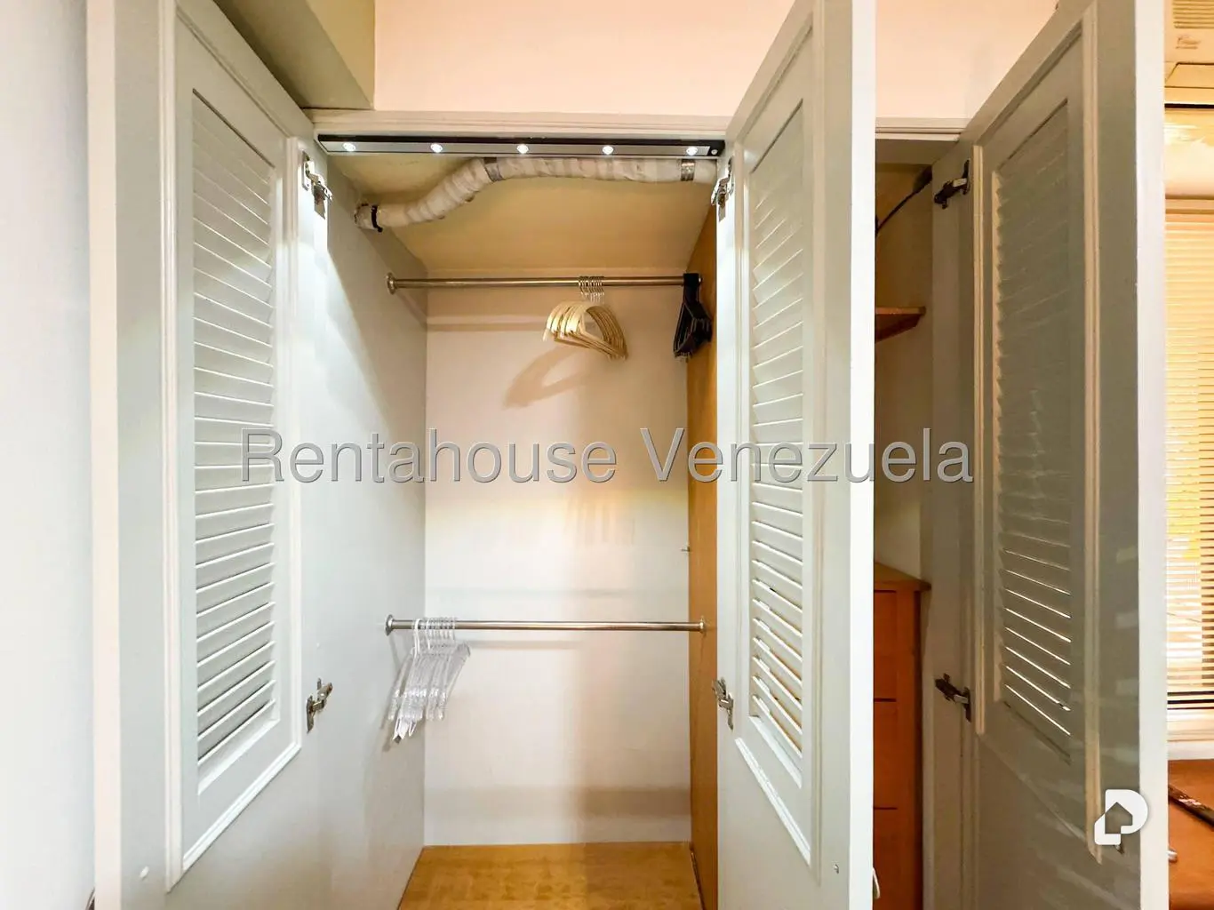 Apartamento en El Rosal, Caracas – 33