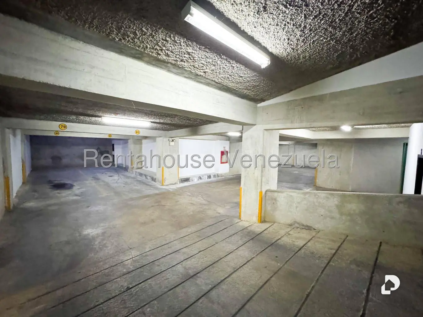 Apartamento en El Rosal, Caracas – 35