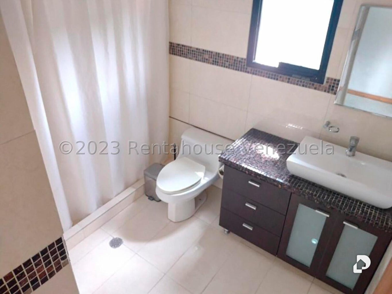 Casa en Karimao Country, Caracas – 28