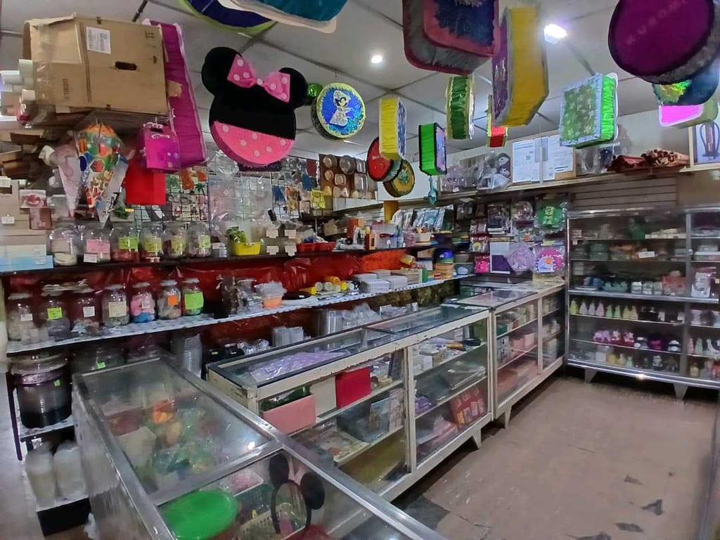 Local comercial en Pque. Res. La Esmeralda, Valencia - 1