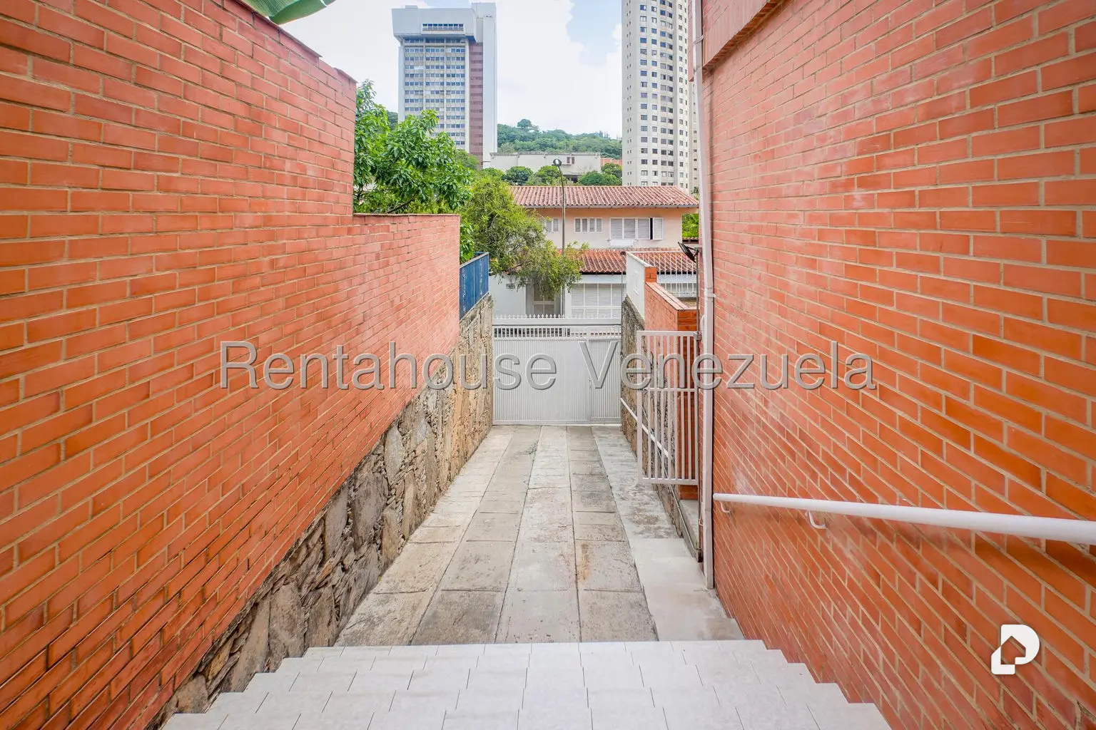 Casa en Santa Fe Norte, Caracas – 28