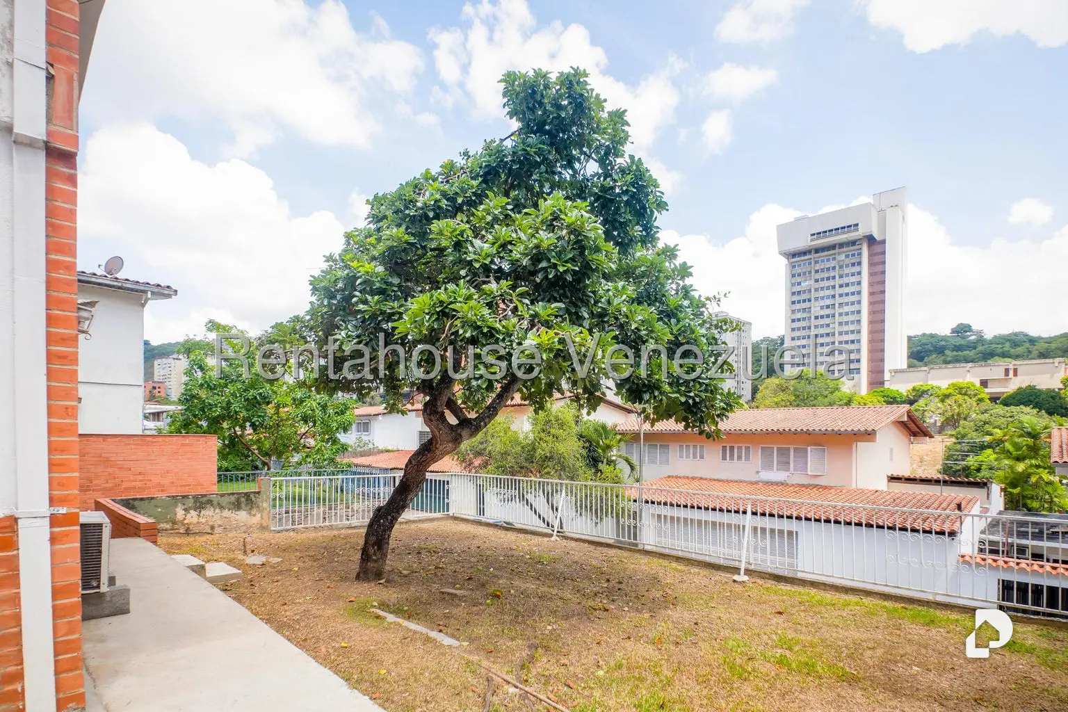 Casa en Santa Fe Norte, Caracas – 27